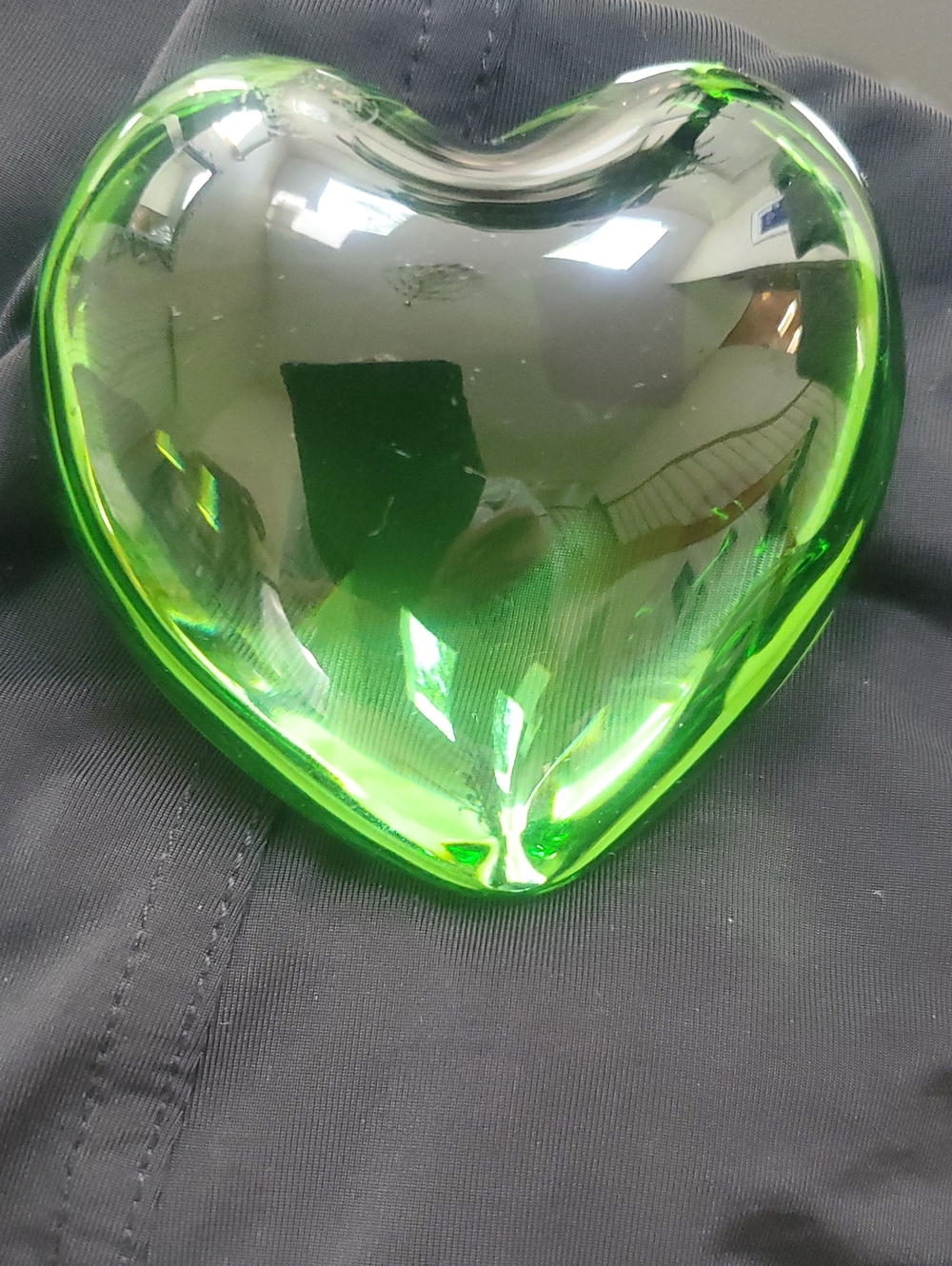 Baccarat Crystal (genuine) 3"x3" Green Paperweight Signed auth. - Picture 2 of 4